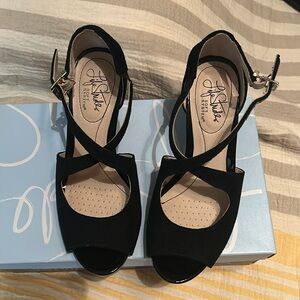 Life Stride Maria 3.5" Heel Womens 6 (black) in box